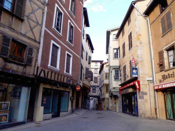 Le Medieval Thiers Exterior foto